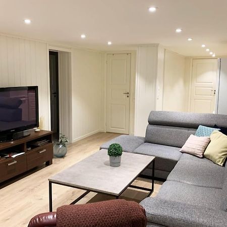 Newly Renovated Basement Apartment 사릅스보르그 외부 사진