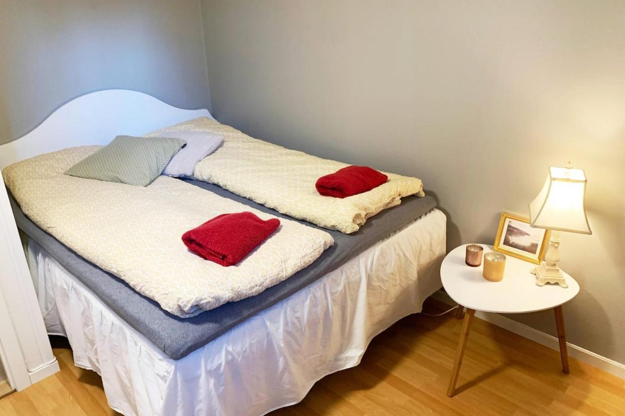 Newly Renovated Basement Apartment 사릅스보르그 외부 사진