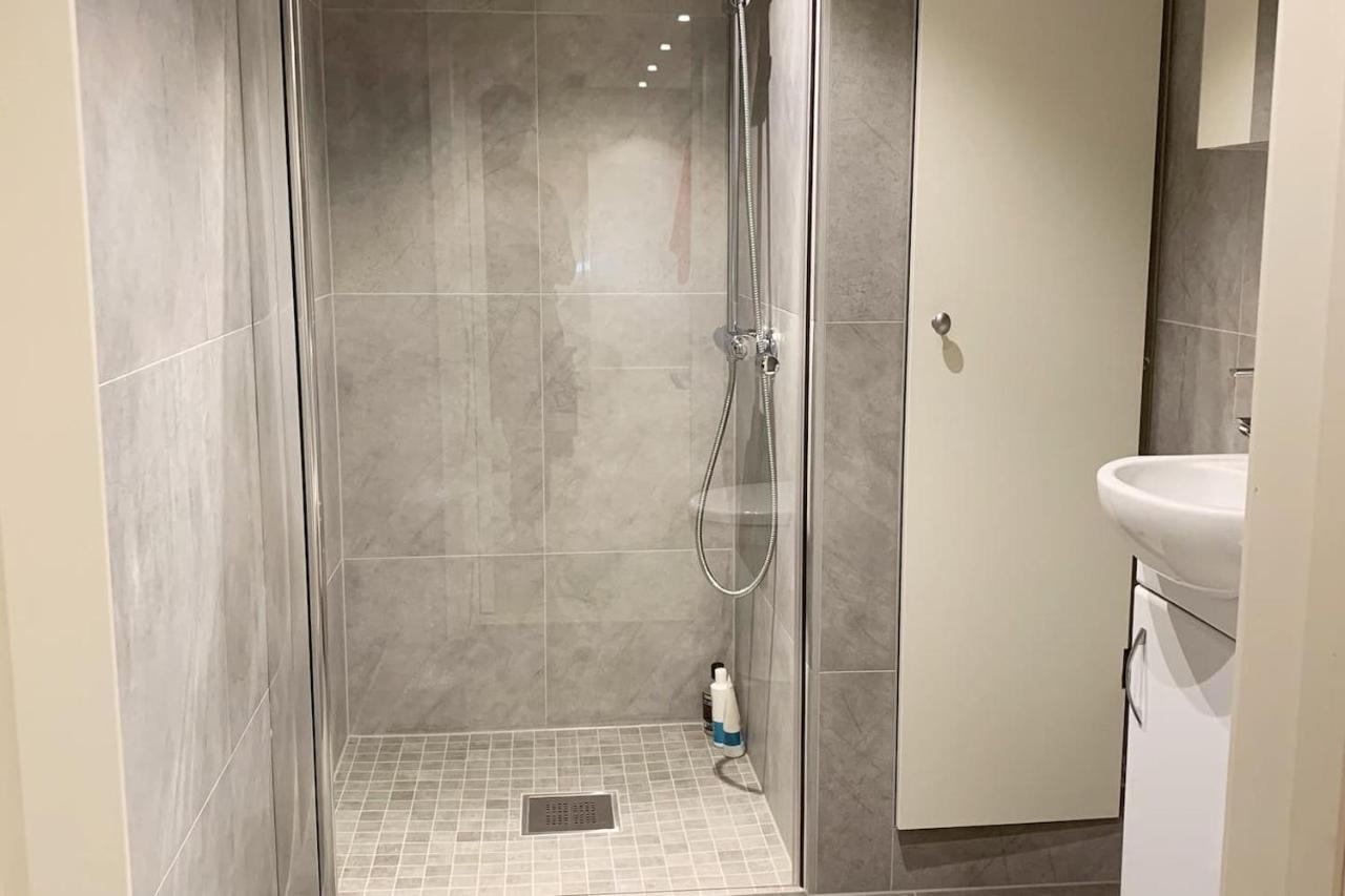 Newly Renovated Basement Apartment 사릅스보르그 외부 사진